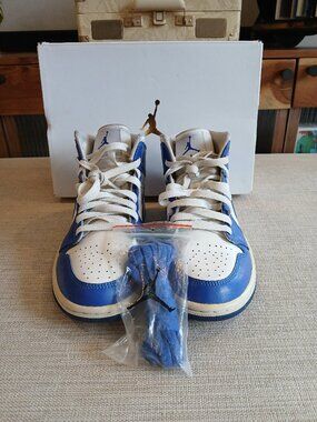 Nike Air Jordan 1 Mid Kentucky Blue White Women's Size 7 Sneakers